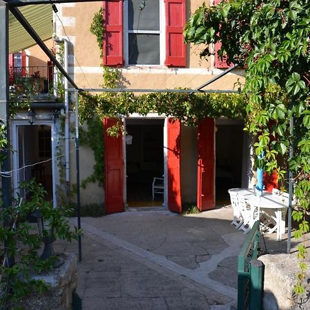 St Jean Du Gard : Spacious Apartment With Use Of Pool 圣让杜加尔 外观 照片
