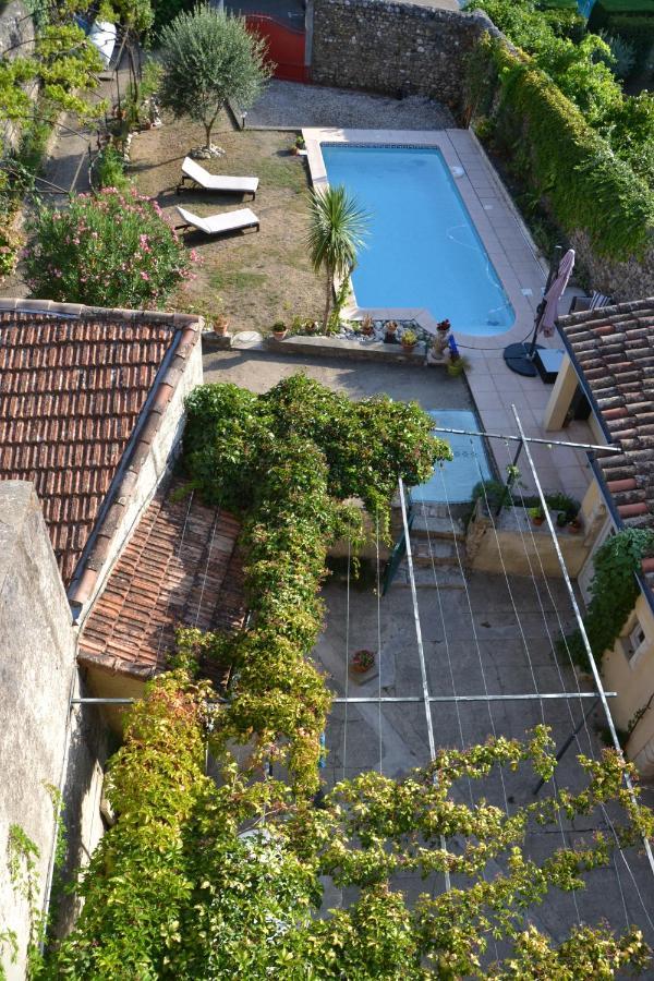 St Jean Du Gard : Spacious Apartment With Use Of Pool 圣让杜加尔 外观 照片